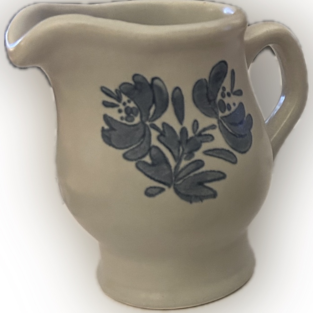 Vintage Pfaltzgraff Yorktowne Sugar Bowl 7-22 with lid and Creamer 7-24 Set - - Picture 8 of 8